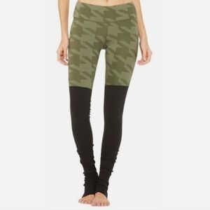 Alo Yoga Goddess Leggings XS‎ Green Black Herringbone Colorblock Stirrup Pants